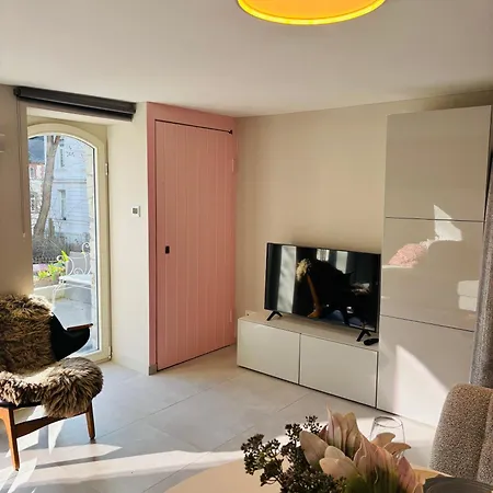 Raum2go - No3 Stylisches Kurpark & *